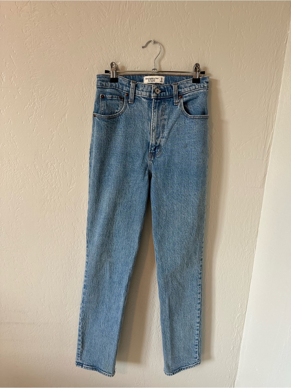 Abercrombie & Fitch “The 90s Straight Ultra High Rise” Jeans